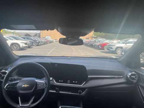 Used 2025 Chevrolet Equinox LT image 34