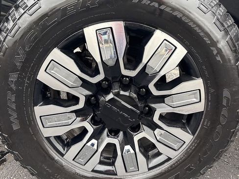 Used 2024 GMC Sierra 2500 Denali w/ Denali Reserve Package image 10