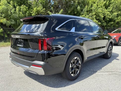 New 2026 Kia Sorento S w/ S Panoramic Sunroof Package image 4
