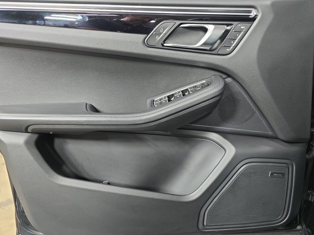 Certified 2026 Porsche Macan AWD/4WD image 22