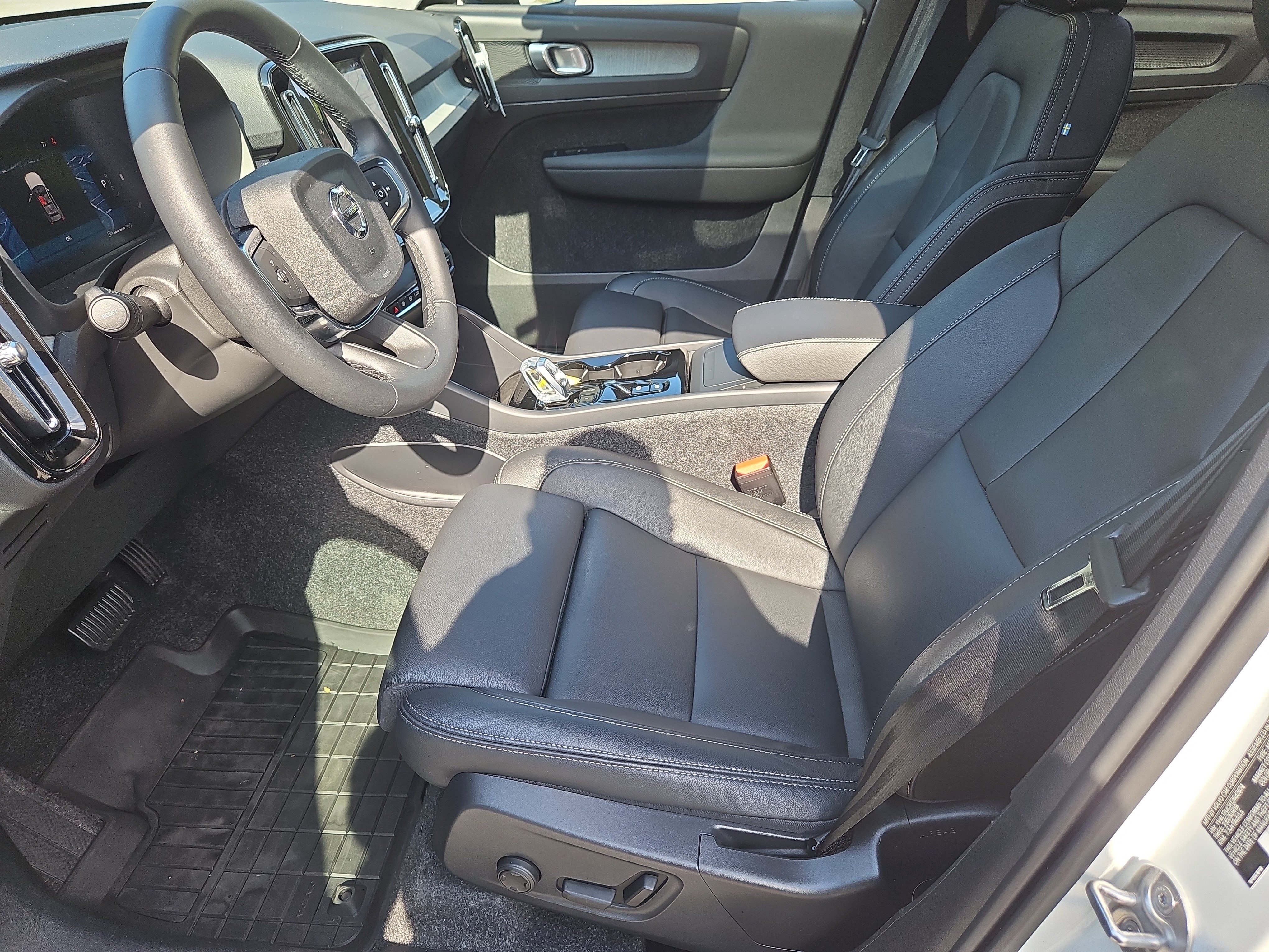 Used 2026 Volvo XC40 B5 Plus w/ Protection Package Premier AWD/4WD image 32