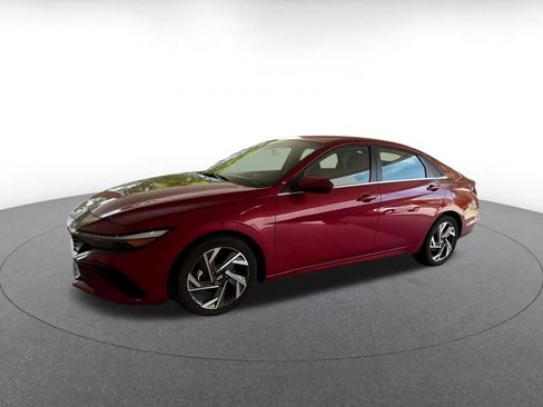 Used 2025 Hyundai Elantra SEL FWD image 4