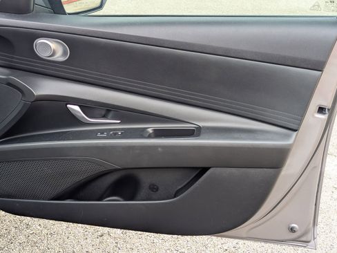 Used 2022 Hyundai Elantra SEL image 27