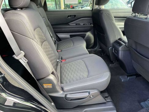 Used 2024 Nissan Pathfinder SV AWD/4WD image 9