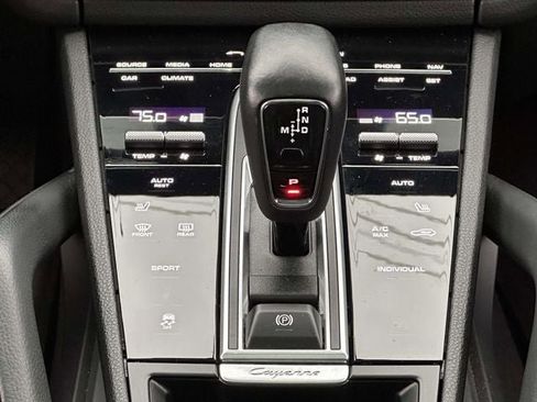 Used 2023 Porsche Cayenne Base image 24