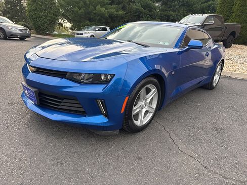 Used 2018 Chevrolet Camaro LT w/ Technology Package image 12
