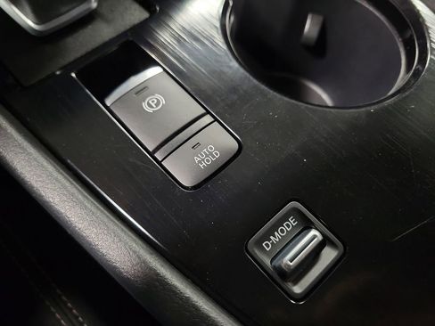 Used 2023 Nissan Rogue S image 15