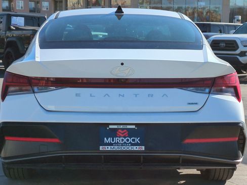 Certified 2025 Hyundai Elantra Limited image 5