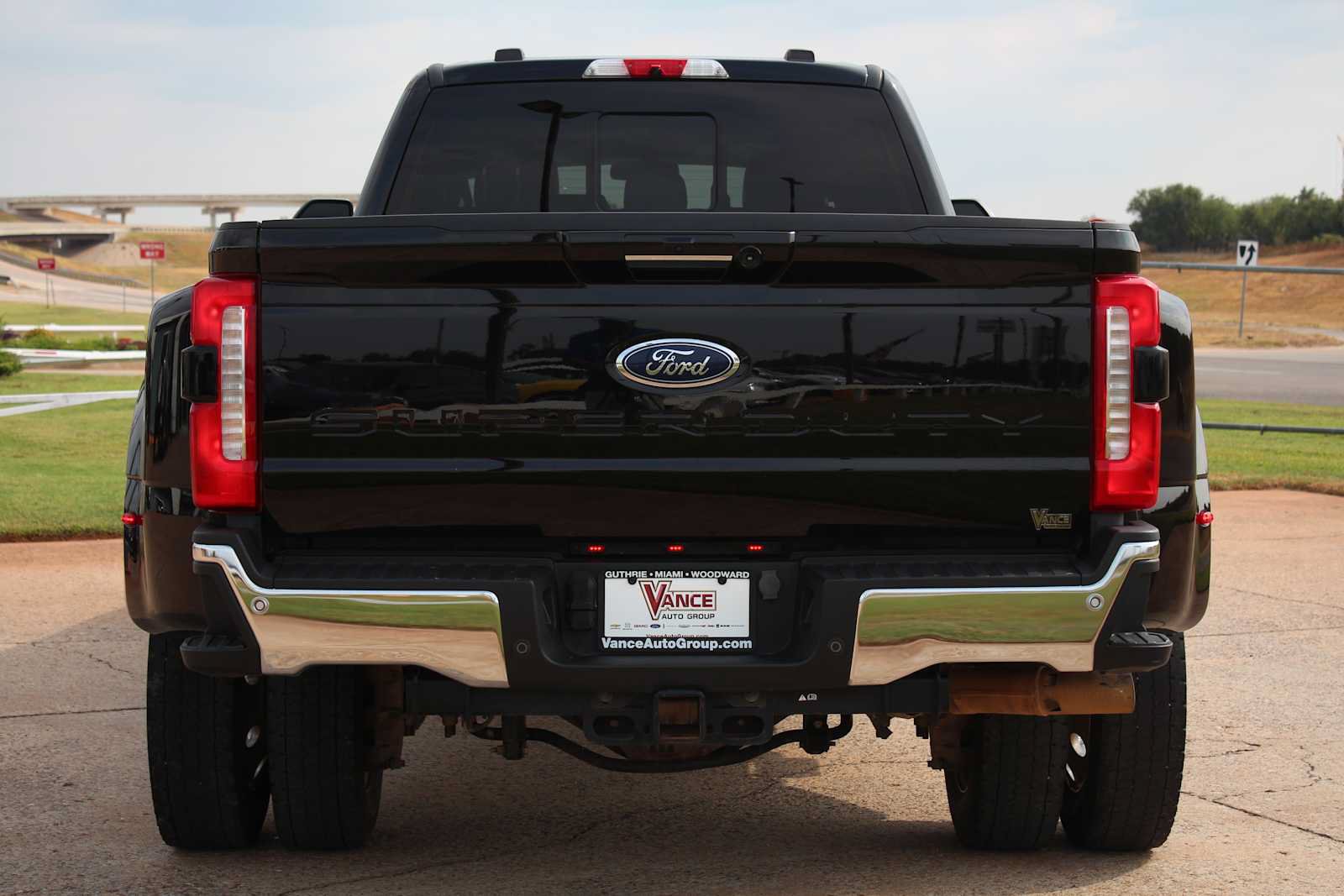 Used 2024 Ford F450 Lariat w/ Lariat Ultimate Package AWD/4WD image 12