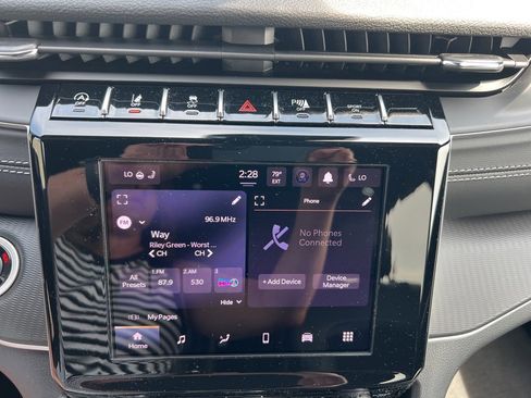 New 2025 Jeep Grand Cherokee L Altitude image 18