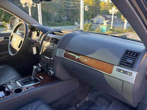 Used 2009 Volkswagen Touareg VR6 image 17