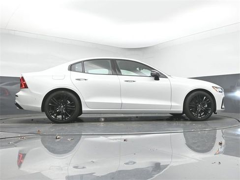 Used 2024 Volvo S60 B5 Plus image 44