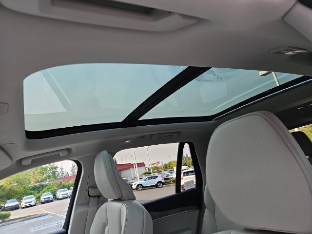 Certified 2023 Volvo XC90 T8 Plus AWD/4WD image 25