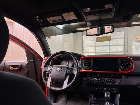 Used 2017 Toyota Tacoma TRD Sport w/ Premium & Technology Package AWD/4WD image 23