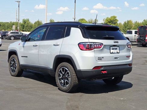 Used 2026 Jeep Compass Trailhawk w/ Sun, Sound & Navigation Group AWD/4WD image 6
