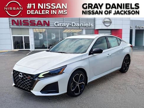 New 2025 Nissan Altima 2.5 SR w/ SR Premium Package FWD image 15