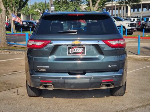 Used 2018 Chevrolet Traverse Premier w/ Driver Confidence II Package FWD image 6