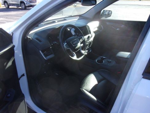 Used 2023 GMC Terrain SLT image 16
