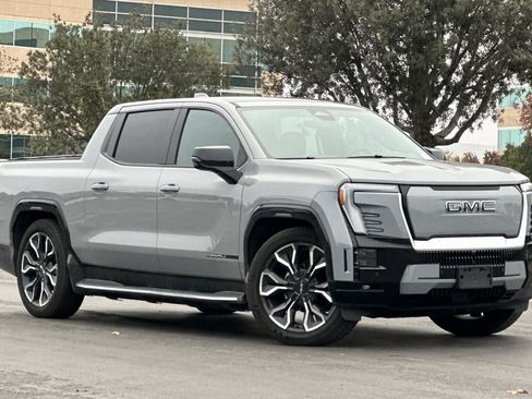 Used 2025 GMC Sierra EV Denali image 2