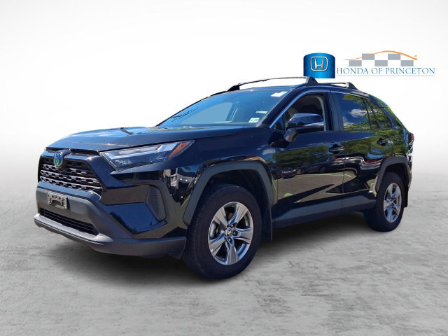 Used 2024 Toyota RAV4 LE AWD/4WD image 3