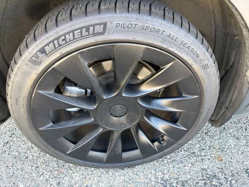 Used 2023 Tesla Model Y Long Range AWD/4WD image 11