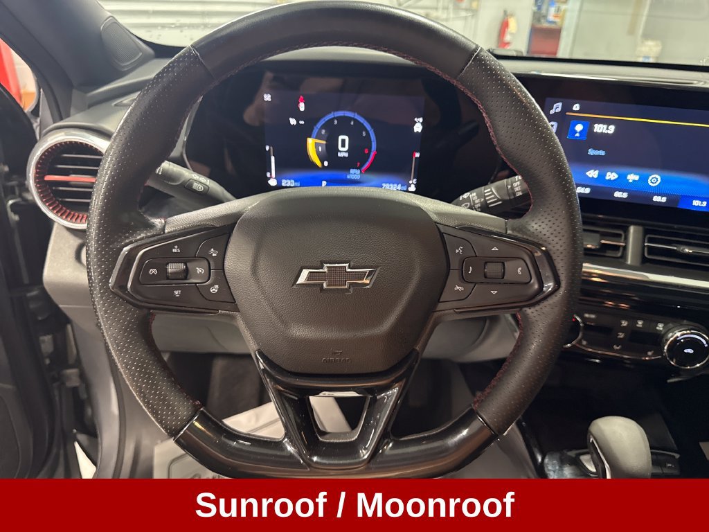 Used 2025 Chevrolet Trax RS w/ Sunroof Package FWD image 7