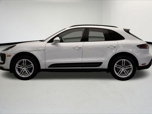 Used 2025 Porsche Macan image 2