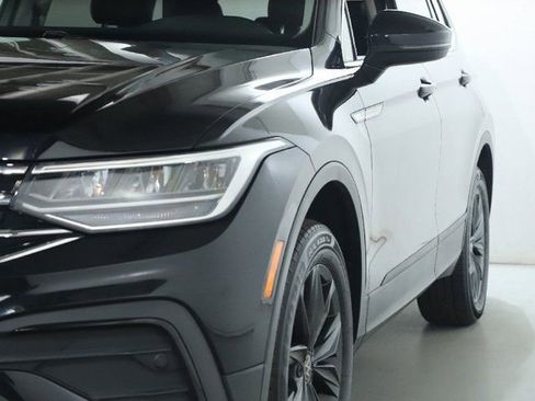 Used 2023 Volkswagen Tiguan SE w/ Panoramic Sunroof Package AWD/4WD image 4