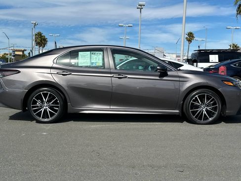 Used 2024 Toyota Camry SE w/ Convenience Package FWD image 3