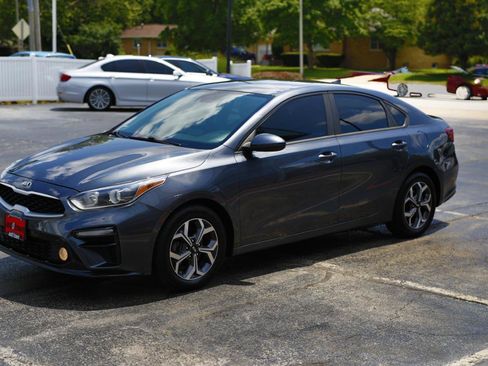 Used 2019 Kia Forte LXS FWD image 3