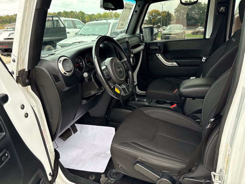 Used 2018 Jeep Wrangler Unlimited Sahara w/ Connectivity Group AWD/4WD image 26