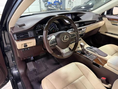 Used 2016 Lexus ES 350 w/ Luxury Package w/Wood Trim FWD image 8