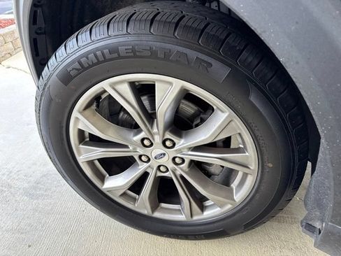 Used 2023 Ford Explorer XLT w/ Equipment Group 202A AWD/4WD image 40