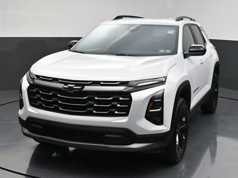 Used 2026 Chevrolet Equinox LT w/ Convenience Package II FWD image 3
