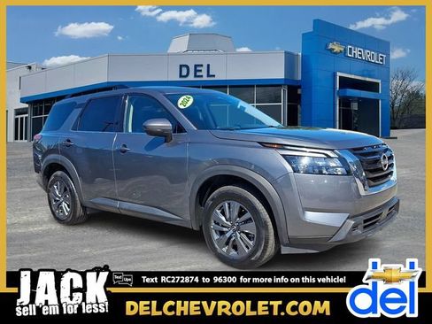 Used 2024 Nissan Pathfinder SV FWD image 1