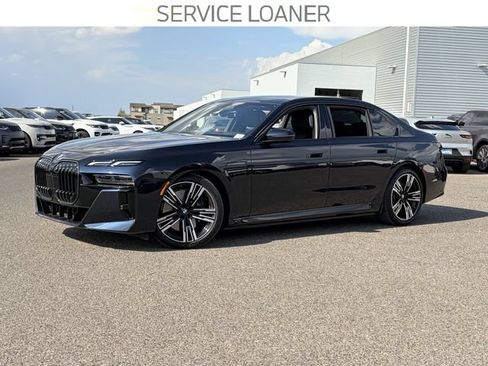 Used 2025 BMW 750e xDrive AWD/4WD image 2