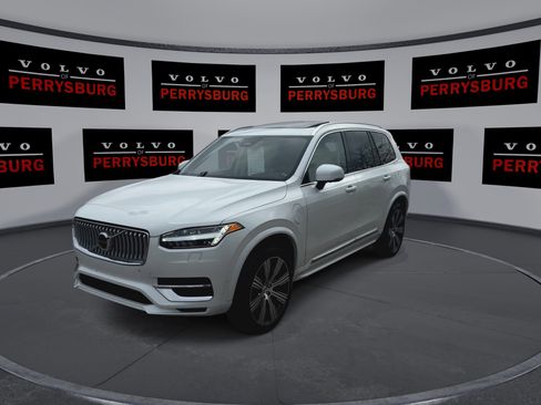 Used 2025 Volvo XC90 T8 Plus w/ Protection Package Premier image 4