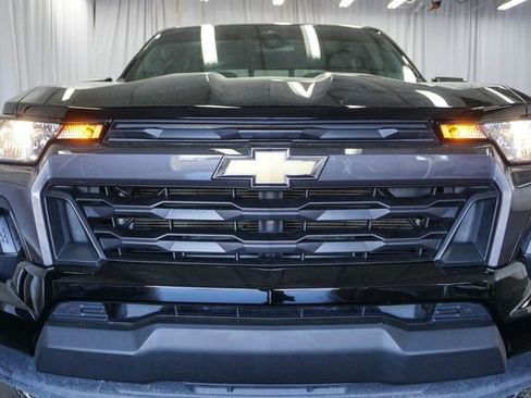 Used 2025 Chevrolet Colorado LT image 3