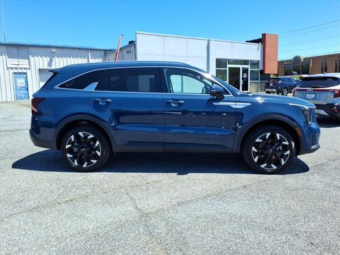 Used 2026 Kia Sorento EX AWD/4WD image 3