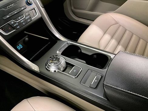 Used 2019 Ford Fusion SEL FWD image 16