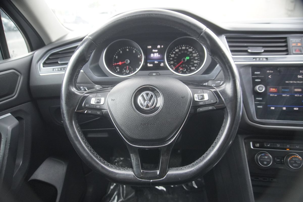 Used 2019 Volkswagen Tiguan SE w/ Panoramic Sunroof Package AWD/4WD image 12