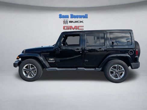 Used 2015 Jeep Wrangler Unlimited Sahara w/ Connectivity Group AWD/4WD image 6