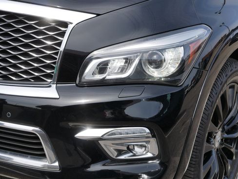 Used 2015 INFINITI QX80 4WD w/ Deluxe Technology Package image 16