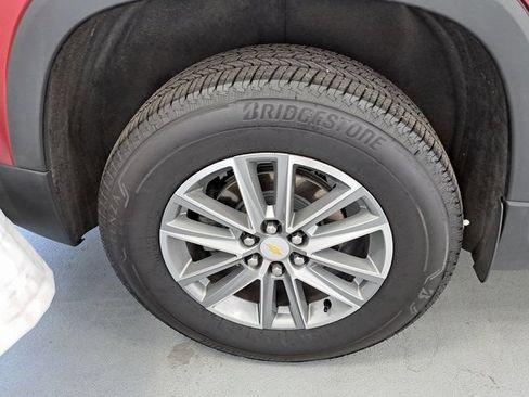 Used 2022 Chevrolet Traverse LT FWD image 33
