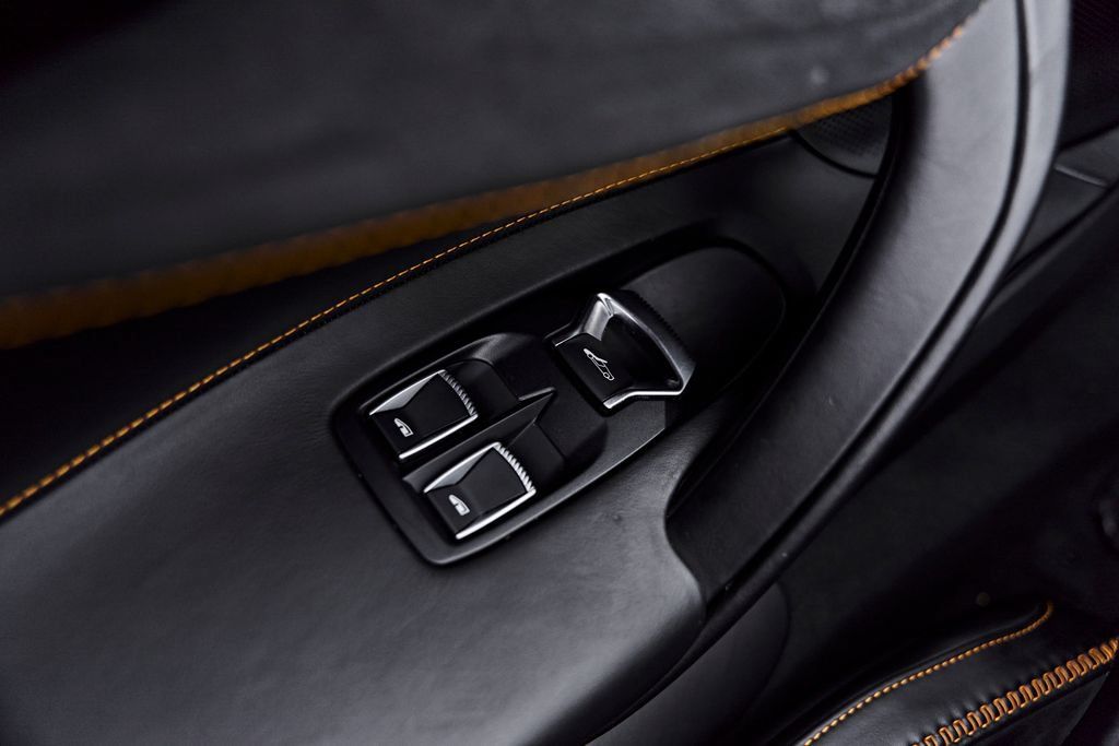 Used 2025 McLaren 750S Spider RWD image 53