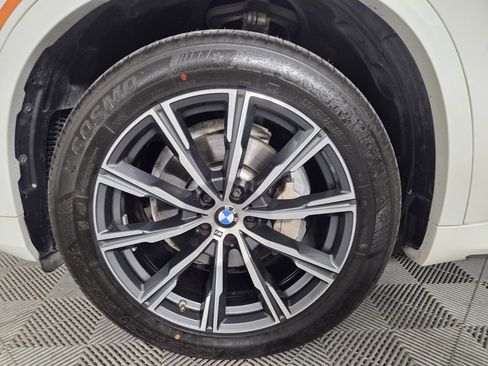 Used 2022 BMW X5 xDrive40i w/ M Sport Package AWD/4WD image 8