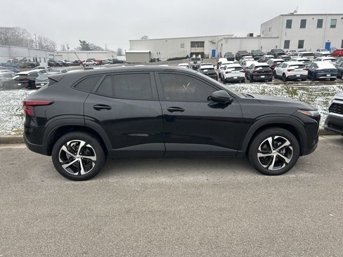 Used 2024 Chevrolet Trax RS image 4
