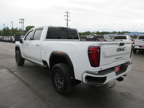 Used 2024 GMC Sierra 2500 Denali Ultimate AWD/4WD image 9