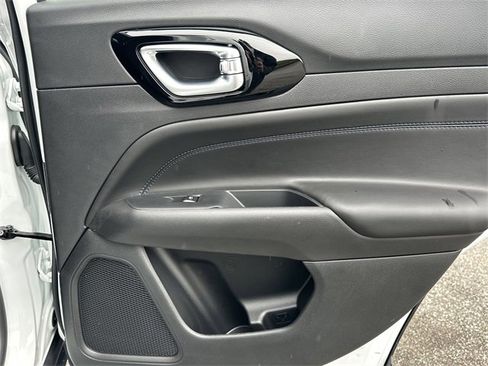 New 2026 Jeep Compass Latitude image 16