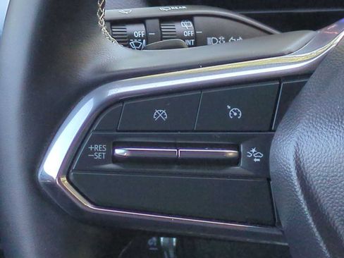 Used 2025 Chevrolet Equinox EV LT w/ Convenience Package image 15